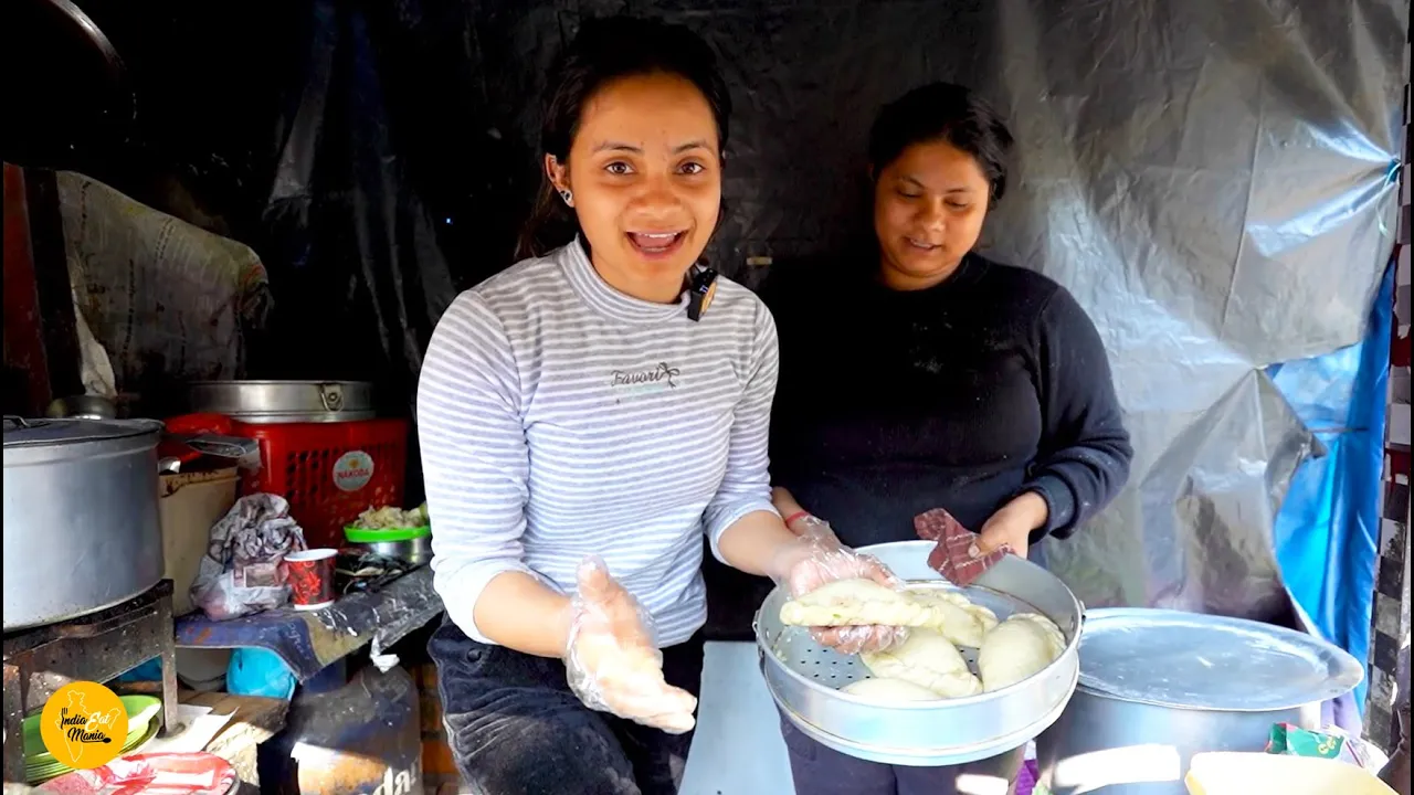 Two Hardworking Sisters Selling Himachali Desi Ghee Wala Siddu Rs. 50/- Only l Hamirpur Street Food