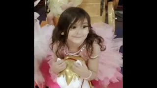 الله عطاني بنات هني اغلا من حياتي دندنها