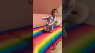 INCROYABLE MIGNONNE FILLE DE 4 ANS DANSANT LE TWERK Court Mignon Amusant Danse Tout Petit  INCROYABLE MIGNONNE FILLE DE 4 ANS DANSANT LE TWERK Court Mignon Amusant Danse Tout Petit