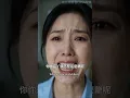 全集🌷被大學室友辱罵，她直接端起熱騰騰的麻辣燙潑了過去，當場強勢反擊！上一秒還氣焰囂張的室友瞬間傻眼，立刻閉嘴求饒，再也不敢像從前那樣欺負她，所有人都驚呆了！