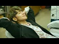鼓鼓 呂思緯 [ 跪了 Freefall ] feat. Julia吳卓源 Official Music Video
