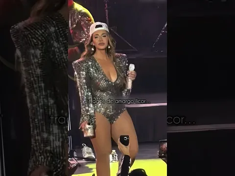Chiquis intercambia gorra con un fan 🤍🎤 #TragosAmargos #chiquisrivera #chiquis