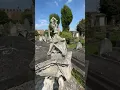 Download Lagu Makam yang sangat menyedihkan, di Pemakaman Kensal Green, London, Inggris.