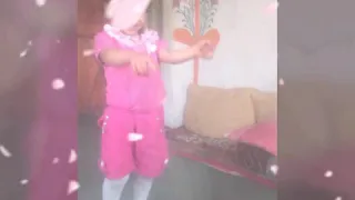 Hamada Helal Gamalha Official Music Video مرام امين حمادة هلال جمالها الكليب مع منة عرفة 