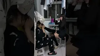 بو کشیدن جوراب پا مشکی بلند جوراب بو کشیدن کثیف پرستش کمدی 