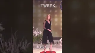 Emma Stone s Cute Little Twerk