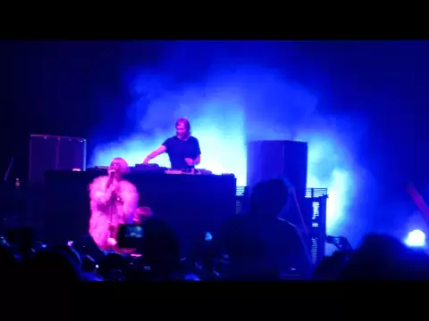 Download MP3 David Guetta feat Sia - Titanium (Live @ Coachella Weekend 2 in Indio, Ca 4.21.2012)