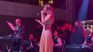 نانسي عجرم تغني لأم كلثوم ألف ليلة و ليلة  في حفلة قبرص      دندنها