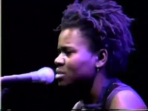 Tracy Chapman -Talkin' Bout A Revolution (Live and Acoustic 1988)