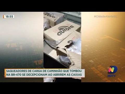 Saqueadores de carga de caminhão que tombou na BR-470 se decepcionam ao abrirem as caixas