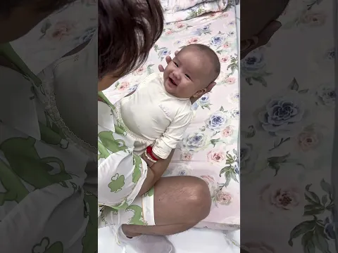 Bé Kem giỡn với Ba Trung ..