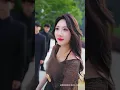 美女总裁被刚下山的穷小伙扑倒在地强吻，本以为是流氓准备将他打死，殊不知他竟是绝世战神，还是她的未婚夫，美女总裁立马改变态度红着脸扑进小伙怀中叫老公！