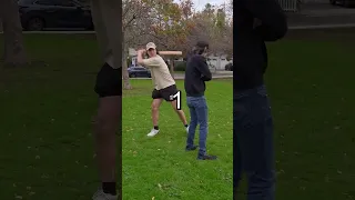 ضرب صديقي بمضرب دندنها