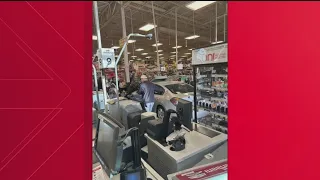 Car crashes into Athens Kroger