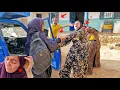 Download Lagu Kegembiraan seorang ibu setelah melihat putrinya setelah beberapa bulan dan kecemburuan suami ked...