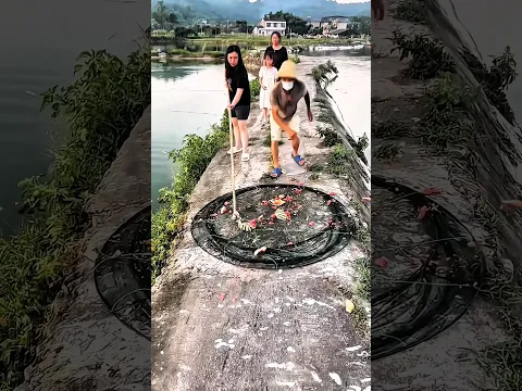 सड़े हुए तरबूज से कैसे पकड़ी मछली? 😱🐠