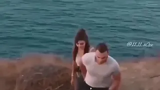 ايدا و ساركان على اغنية حبيبي بالبنط العريض انت اطرق بابي 