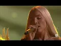 Elena Rose hace suyo el escenario con su hit 'Me Lo Merezco'