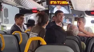 סערת השירה באוטובוס באשדוד התיעוד וההתנצלות של אחים לנשק 