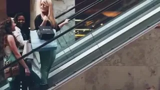 وتجيني تلاقيني لسه بخيري مش هتبقي لغيري انا غيري مفيش دندنها