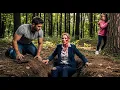 Download Lagu Een alleenstaande vader redde een miljonair die levend begraven lag in het bos... Maar wat hij fl...