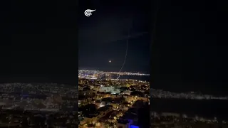 سقوط أحد صواريخ القبة الحديدية بعد فشله في اعتراض طائرة مسيرة في سماء إيلات جنوب فلسطين المحتلة 