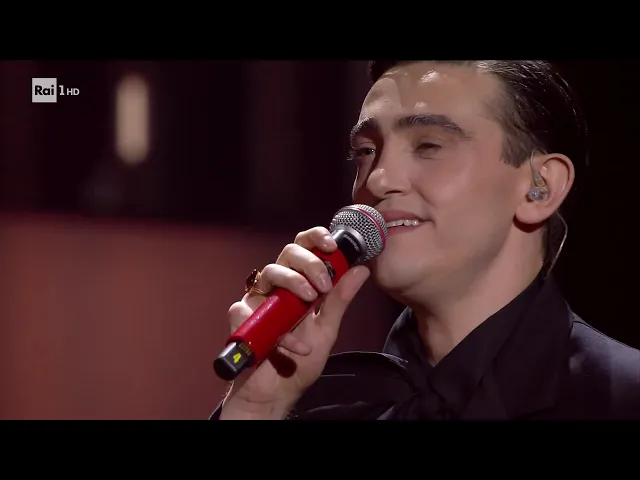 Sanremo 2026 - Michele Bravi e Fiorella Mannoia cantano Domani è un altro giorno