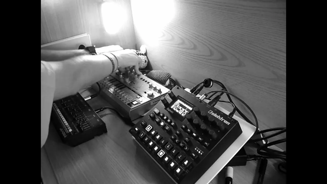 Sweeping Through (Acid Mix) [Digitakt, TD3]