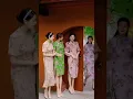 Download Lagu Cheongsam tradisional Cina, keindahan oriental yang berbeda.