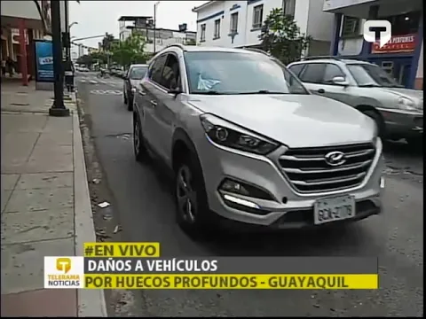 Daños a vehículos por huecos profundos - Guayaquil