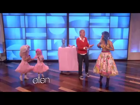 Download MP3 Nicki Minaj Sings 'Super Bass' with Sophia Grace (Full Version)