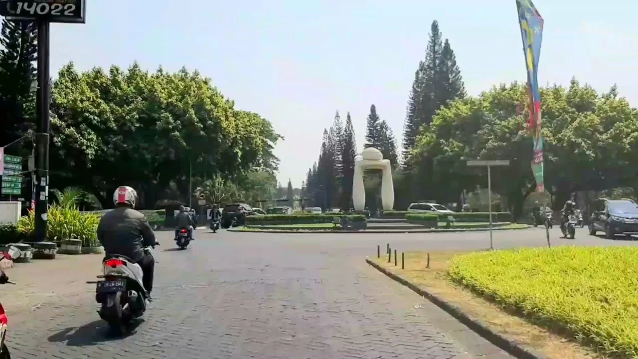 
          
          
          
            
            Keliling Perumahan KEMANG PRATAMA BEKASI /ada Taman Rusa
          
        . 