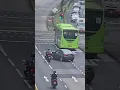 Download Lagu Car repeatedly rams into rear of bus at Choa Chu Kang Road