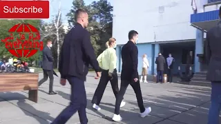 عاجل أوكرانيا فتاة بدون ملابس داخلية تحتج أمام رئيس البلاد  عاجل أوكرانيا فتاة بدون ملابس داخلية تحتج أمام رئيس البلاد