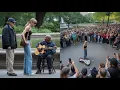 Download Lagu Taylor Swift BUSKS in Central Park — Makes $50,000 for Street Performer Fund