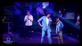 الكينج محمد منير مش لايق عليا انى ابكى وسط ما بغنى 