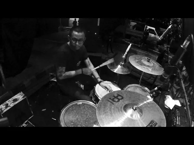 Download MP3 Tony Q Rastafara - Saputangan Putih (Drum Cam)