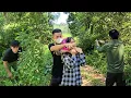 Download Lagu Breathtaking moment: orphan girl rescued from dangerous criminal by brave police.