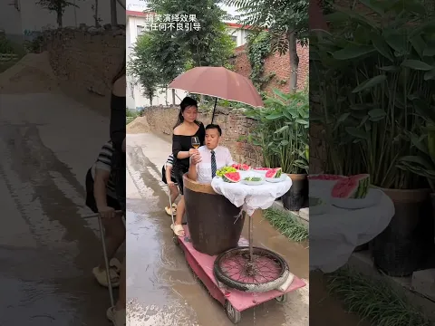 This Man Literally Became a Moving Restaurant!
