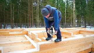 عليك مشاهدة كمية الابداع لهؤلاء العاملين في بناء منزل خشبي في اسبوعين 