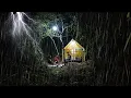 Camping hujan deras di hutan berpetualang menikmati alam saat hujan deras membagun shelter