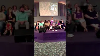 hes not on his knees yet by cece winans praise dance