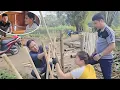 Lagu Chuc learned the truth and came to help Hang and her father build a fence around their house