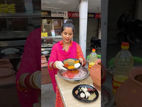 Himachali Didi Selling Matka Chicken in Ludhiana🌟 #youtubeshorts #chickenrecipe