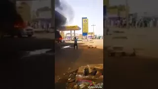 شجاعة سايق شاحنه جازف بحياته لانقاذ طرمبه من الاحتراق 