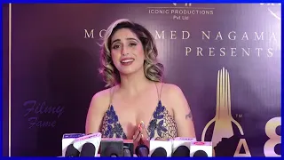 uff soyaar neha bhasin flaunts her huge cleavage by giving very hot poses at iconic award