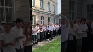 Перший дзвоник 2025 Острозький ліцей 2 