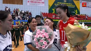 🔴Mẹ Kiều Trinh "vỡ òa cảm xúc" ôm hoa chúc mừng con gái đã cùng Thông Tin lên ngôi vô địch ♥️♥️♥️