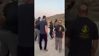 وسط حماية من جنود الاحتلال   مستوطنون مسل حون يهاجمون فلسطينيين على أطراف بلدة قبلان جنوب شرق نابلس دندنها