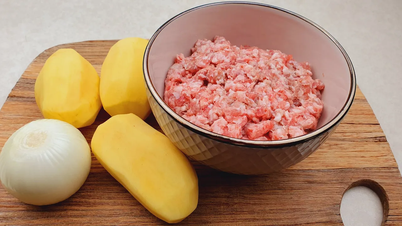 Hackbällchen aus dem Ofen mit Kartoffeln in Tomaten-Sahnesoße / Kartoffel-Hackfleisch Kebab